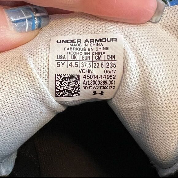 ✅Under Armour Girls Basketball Shoes - Size 5 - Great Find! - Picture 5 of 8